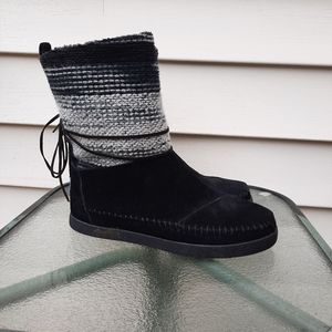 TOMS Nepal Size 6.5 Black & Gray Suede Leather